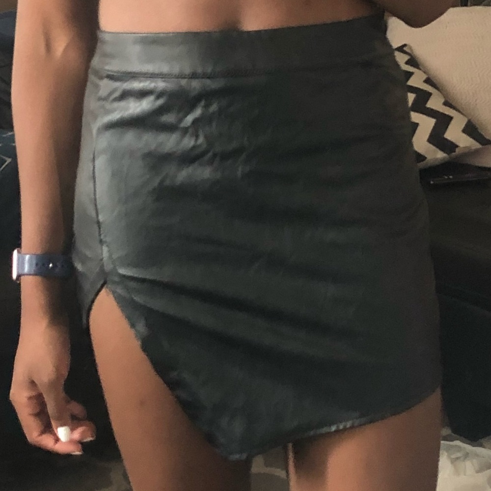 PLEATHER SKIRT
